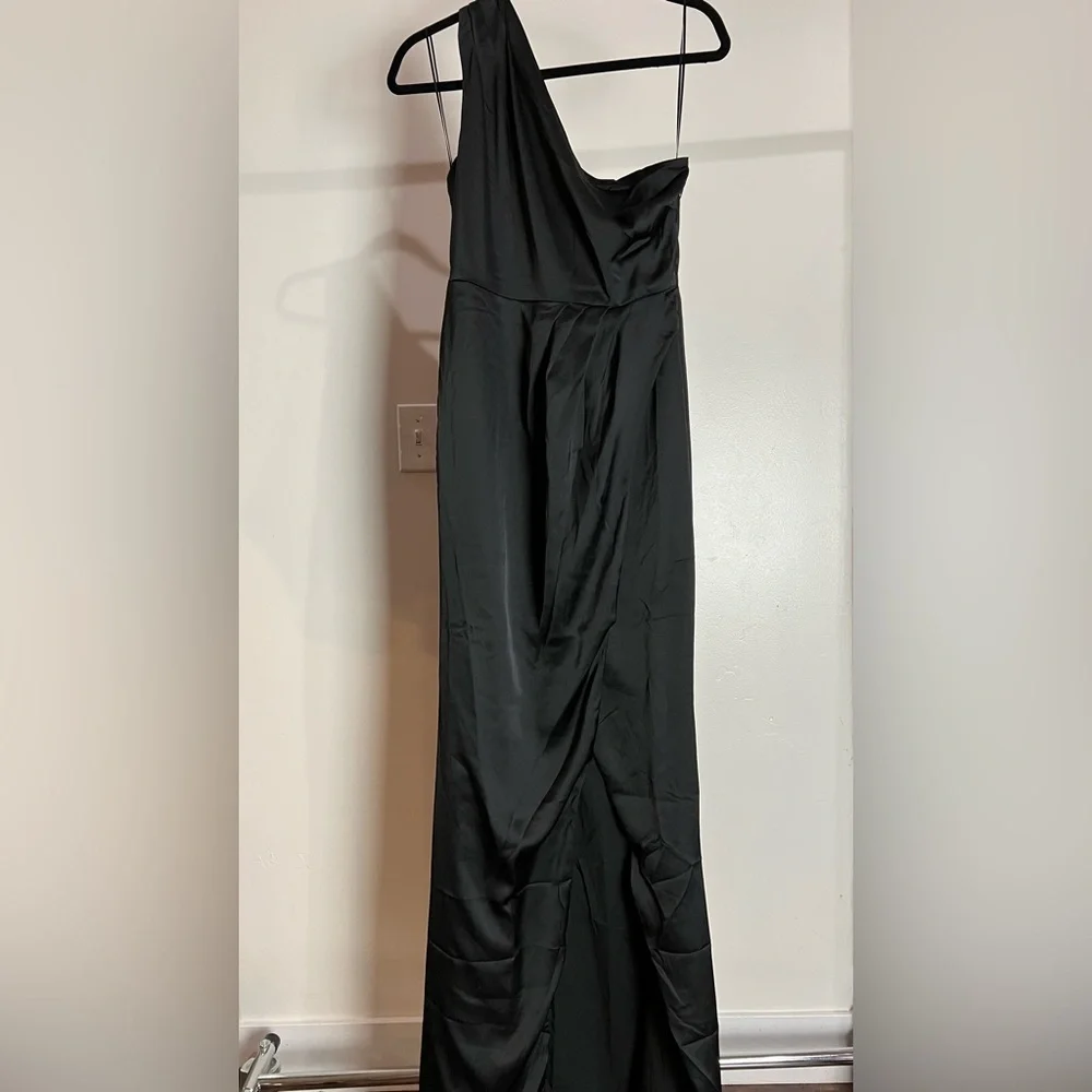 (Black)Morgan One Shoulder Gown - Picture 8 of 14